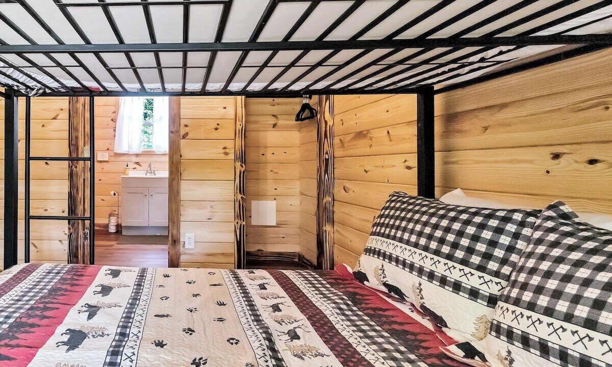 Photo of Bedroom in Frenchburg