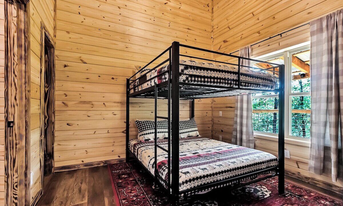 Photo of Bedroom in Frenchburg