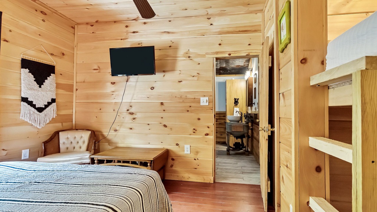 Photo of Bedroom in Frenchburg