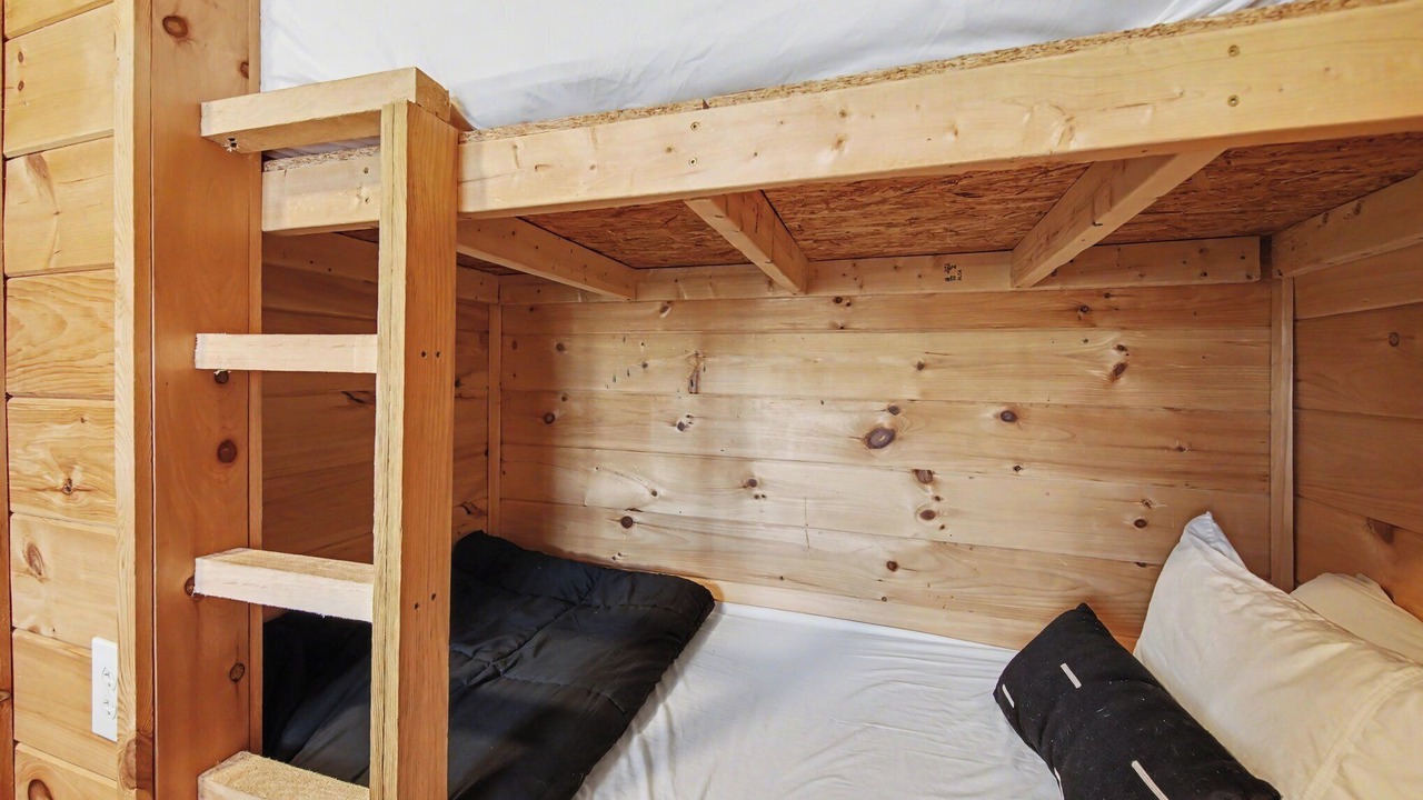 Photo of Bedroom in Frenchburg