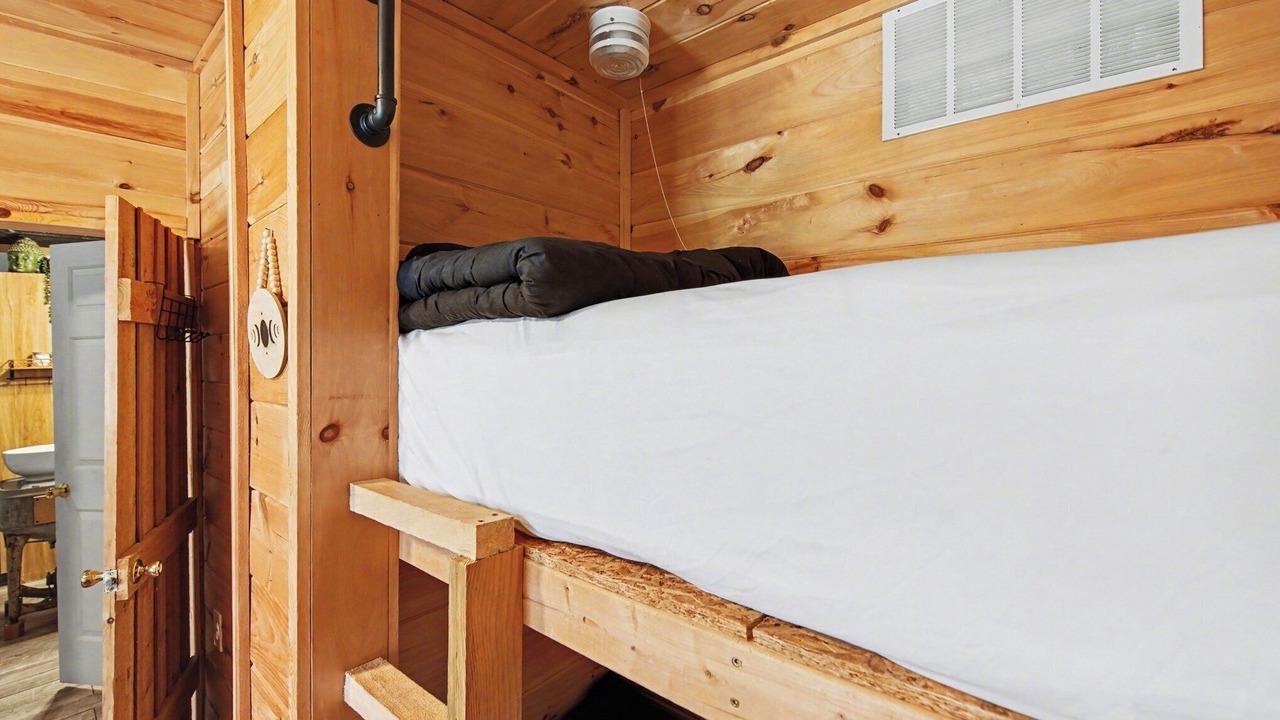 Photo of Bedroom in Frenchburg