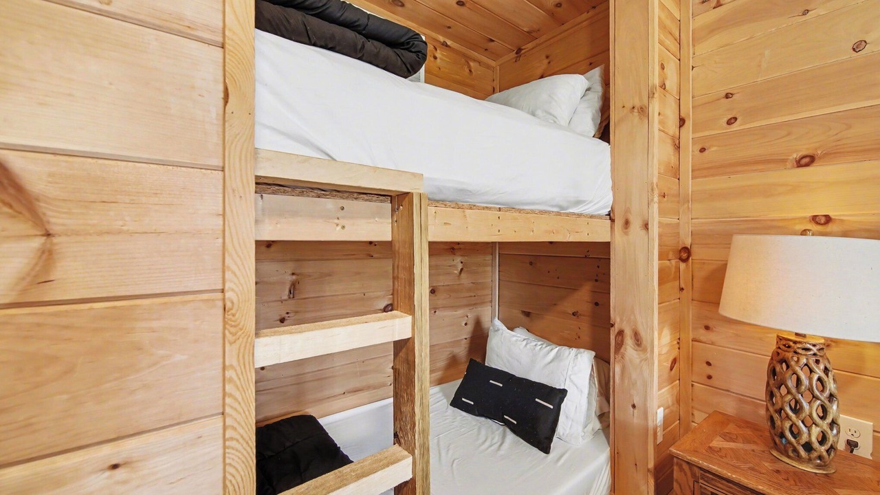 Photo of Bedroom in Frenchburg
