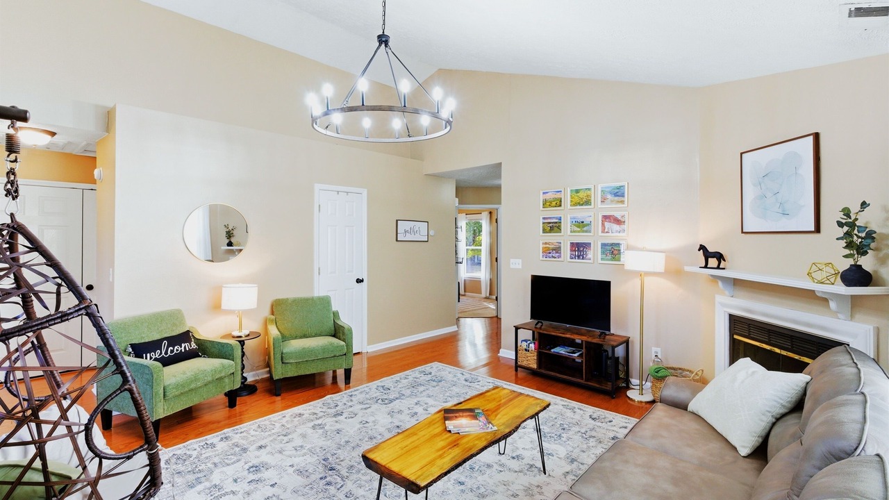 Photo of Livingroom in Lexington