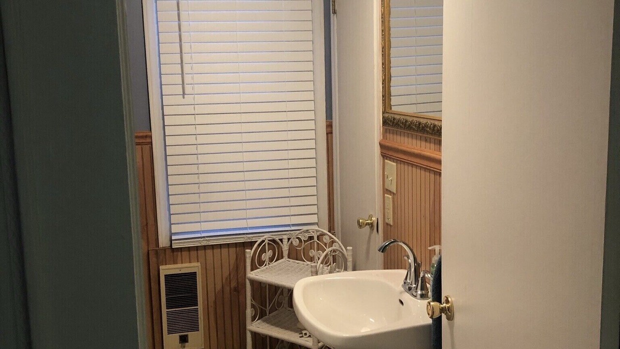 Photo of Bathroom in Crumpler