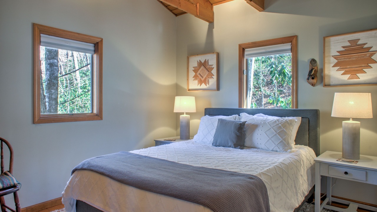 Photo of Bedroom in Swannanoa