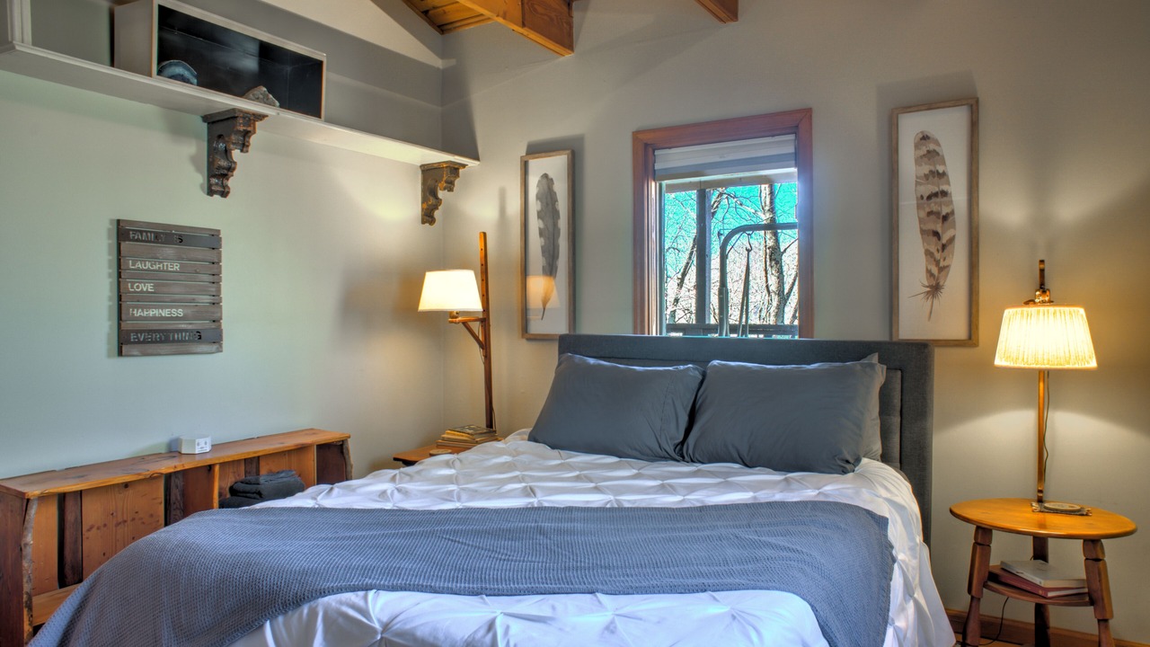 Photo of Bedroom in Swannanoa