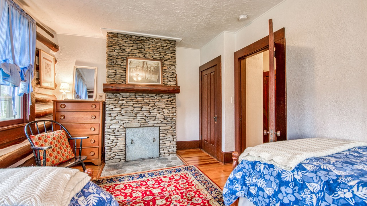 Photo of Bedroom in Lake Junaluska