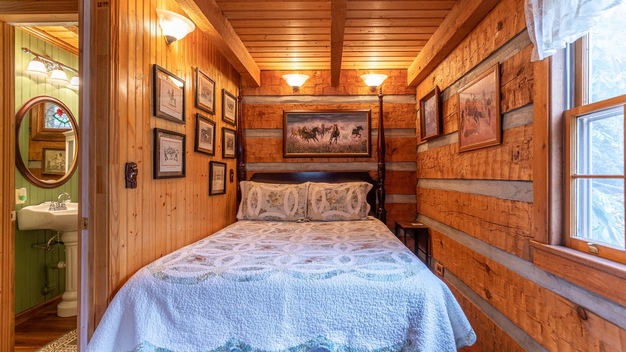 Photo of Bedroom in Elk Park