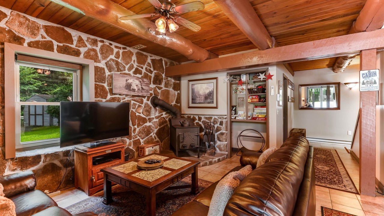Photo of Livingroom in McHenry