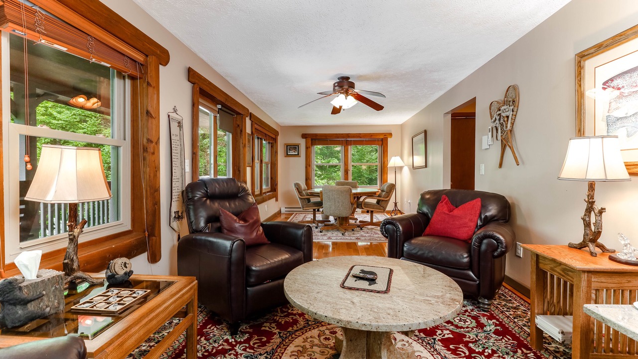 Photo of Livingroom in McHenry