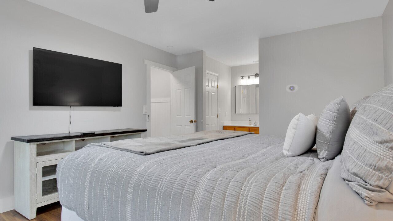 Photo of Bedroom in Swannanoa