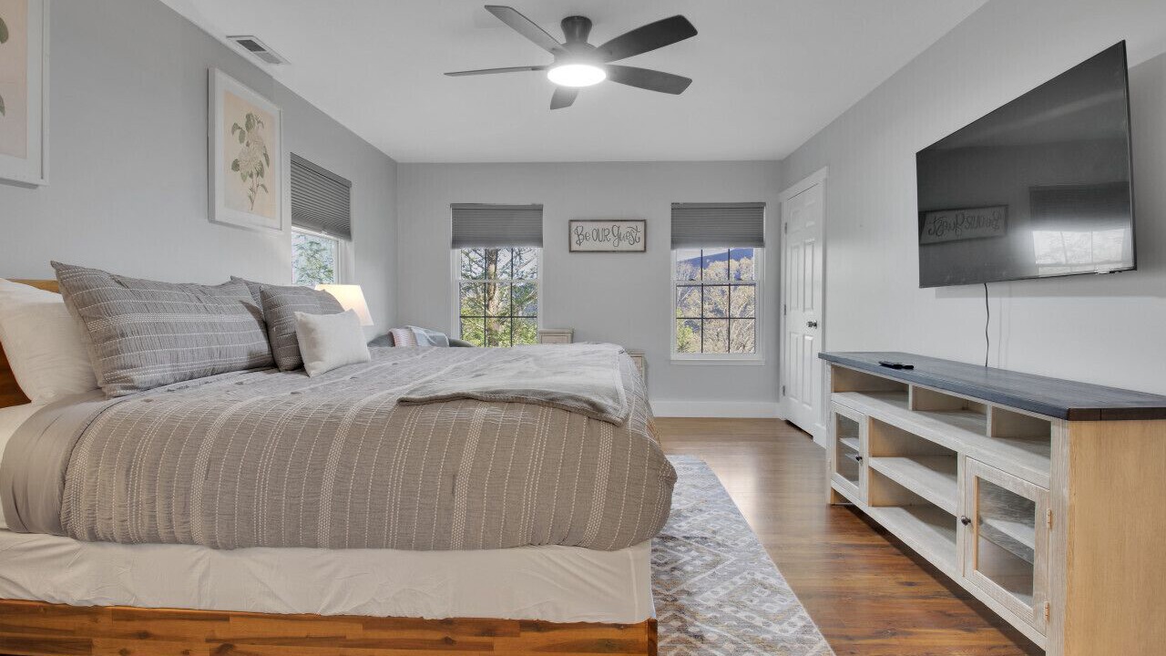 Photo of Bedroom in Swannanoa