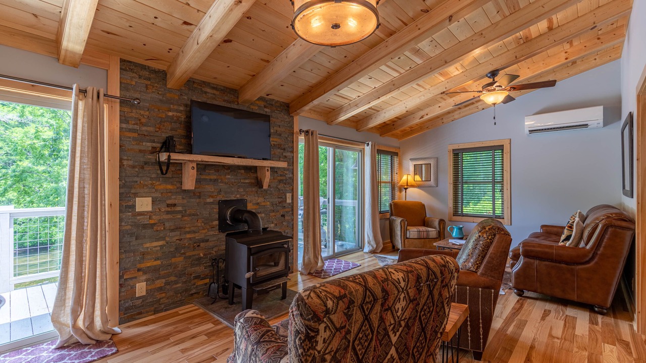 Photo of Livingroom in West Jefferson