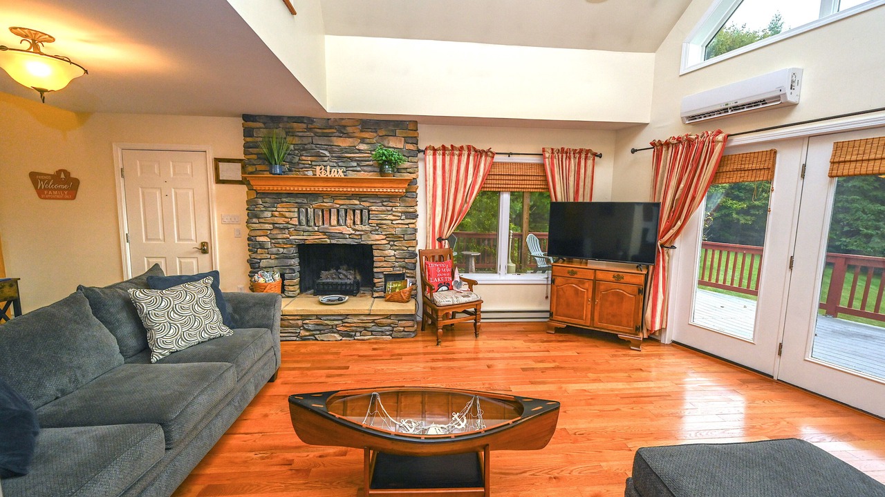 Photo of Livingroom in Oakland