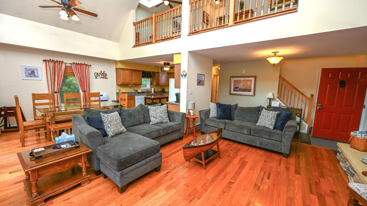 Photo of Livingroom in Oakland