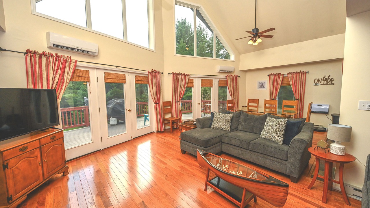 Photo of Livingroom in Oakland