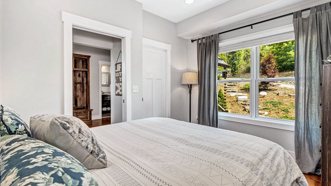 Photo of Bedroom in Black Mountain