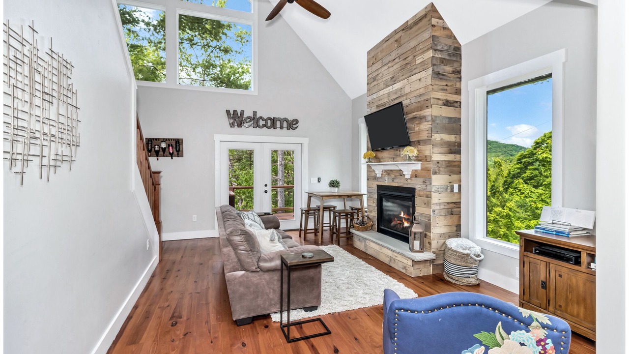 Photo of Livingroom in Black Mountain
