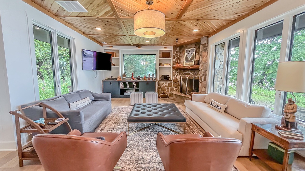 Photo of Livingroom in Oakland
