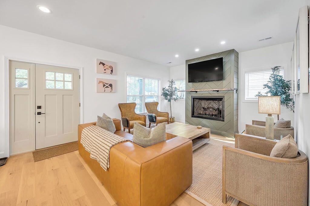 Photo of Livingroom in Lexington