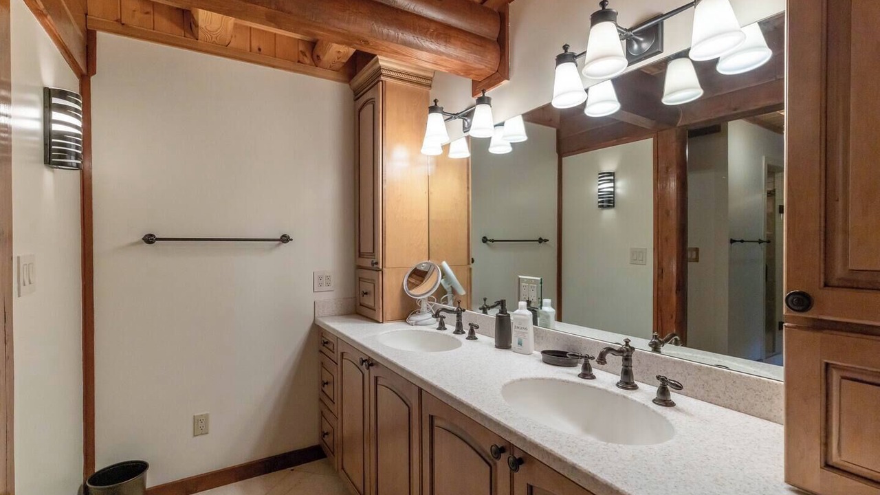 Photo of Bathroom in Nebo