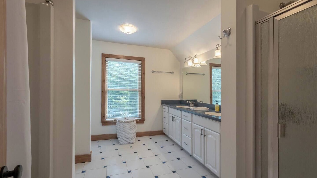 Photo of Bathroom in Nebo