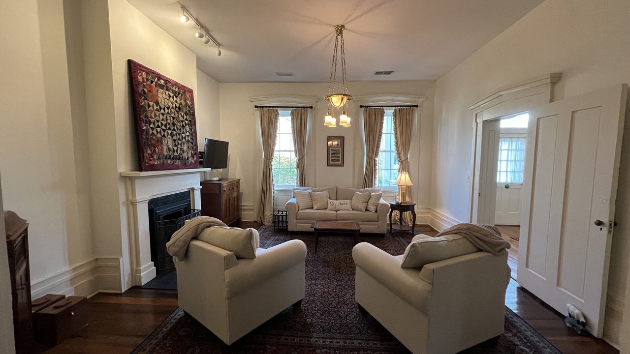 Photo of Livingroom in Downtown
