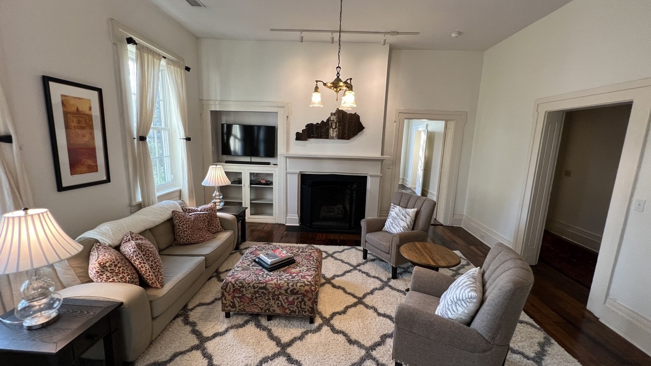 Photo of Livingroom in Downtown