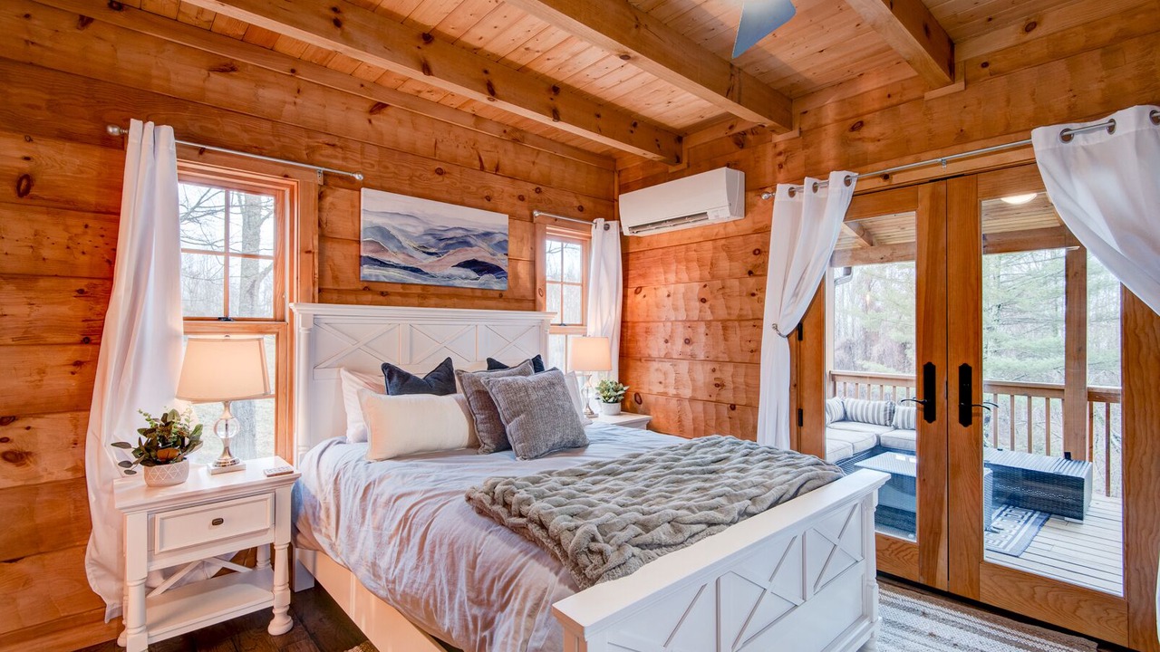 Photo of Bedroom in Elk Park