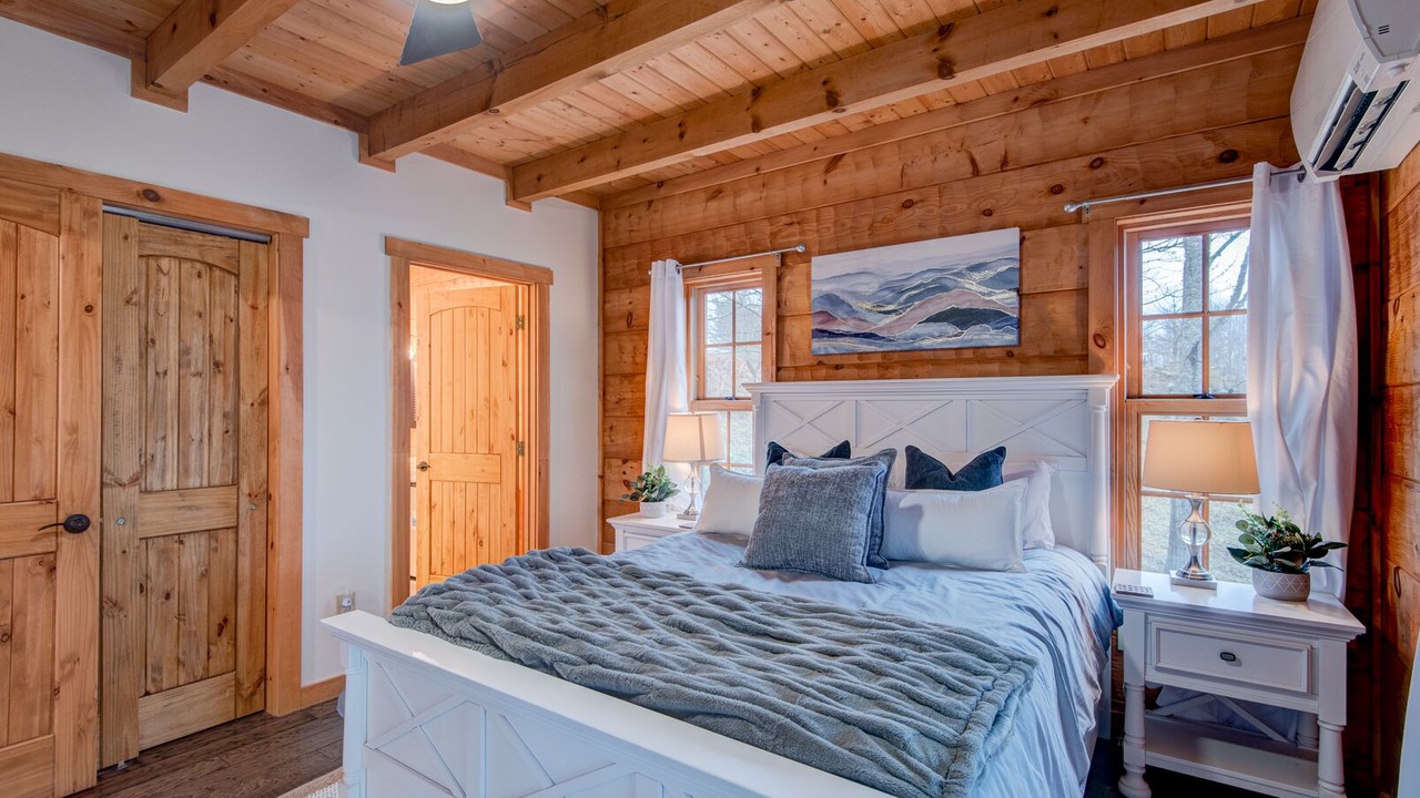 Photo of Bedroom in Elk Park