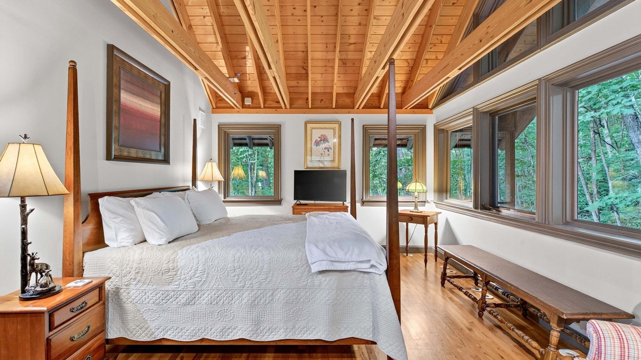 Photo of Bedroom in Laurel Ridge