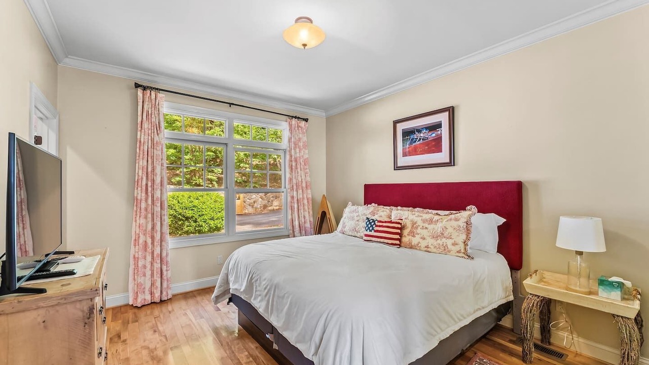 Photo of Bedroom in Nebo