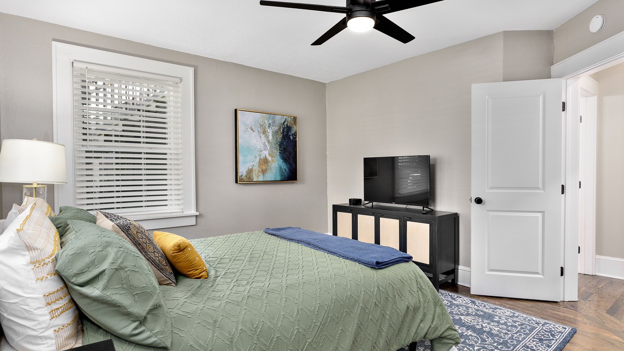 Photo of Bedroom in Woodfin