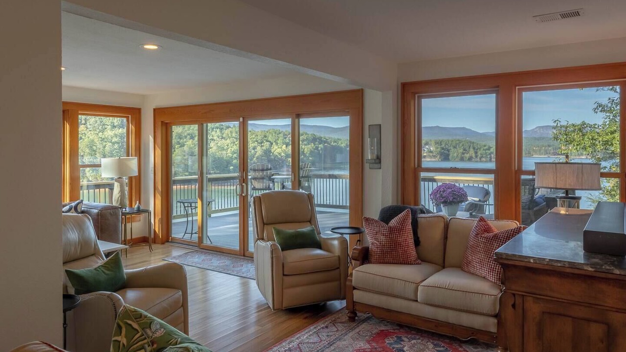 Photo of Livingroom in Lakeview Hills