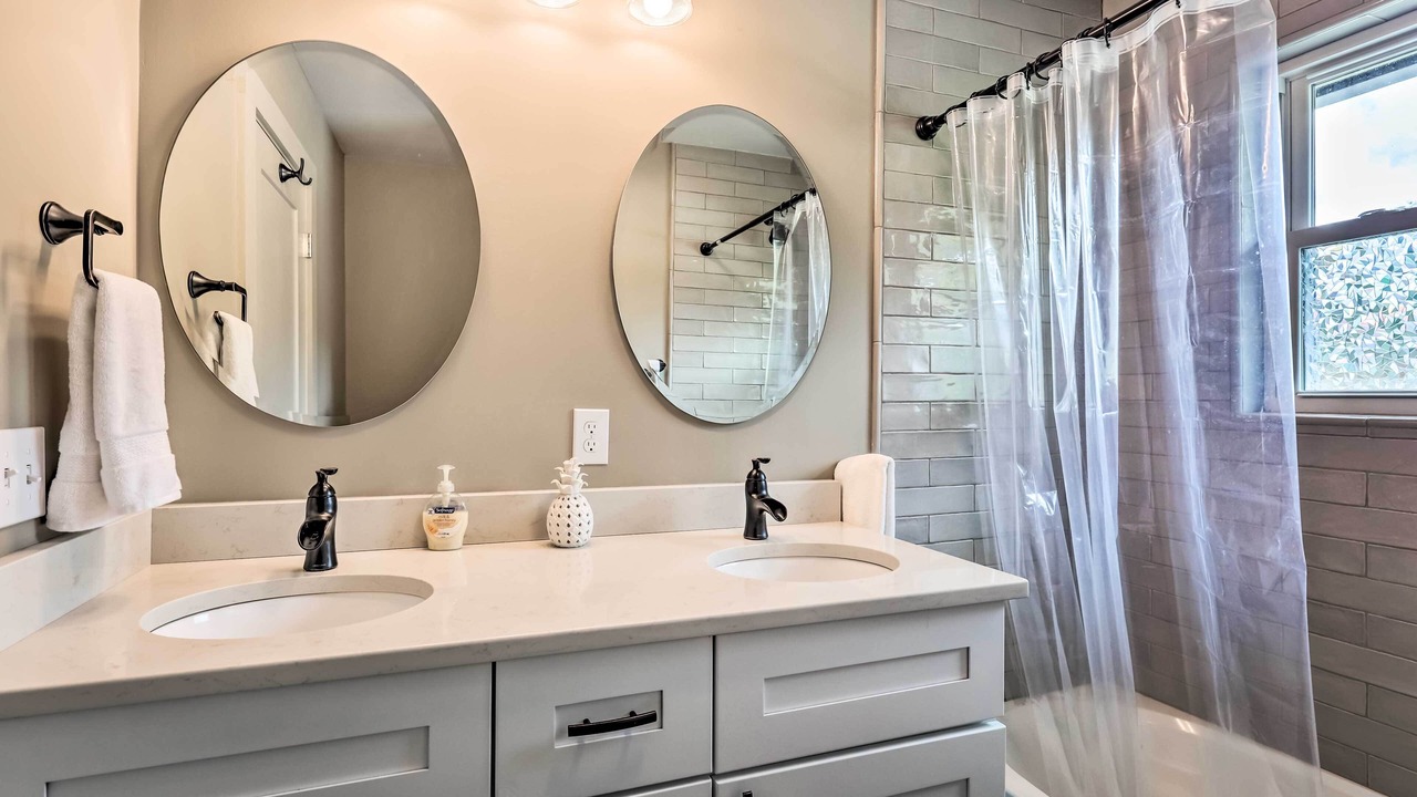 Photo of Bathroom in Frank