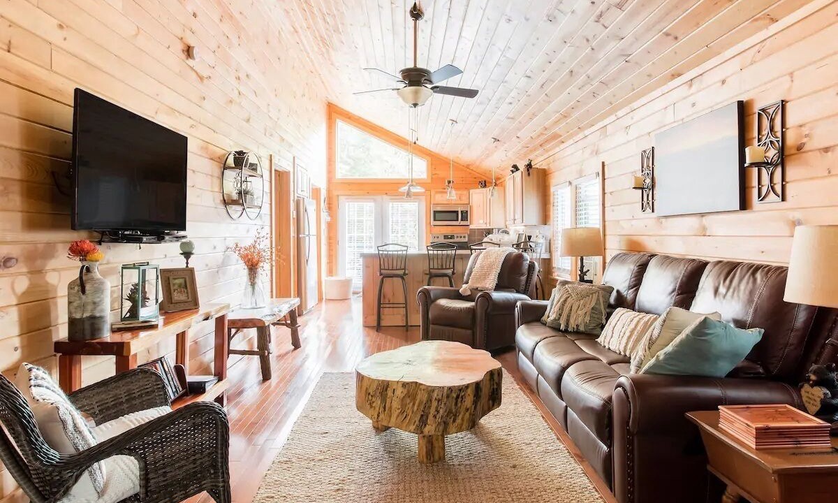 Photo of Livingroom in Roan Mountain