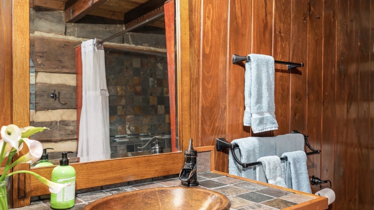 Photo of Bathroom in Limestone