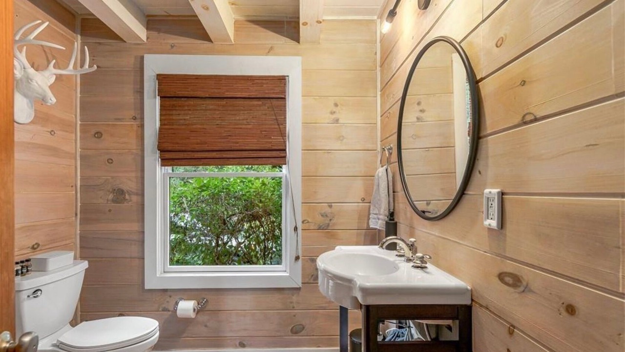 Photo of Bathroom in Fairview