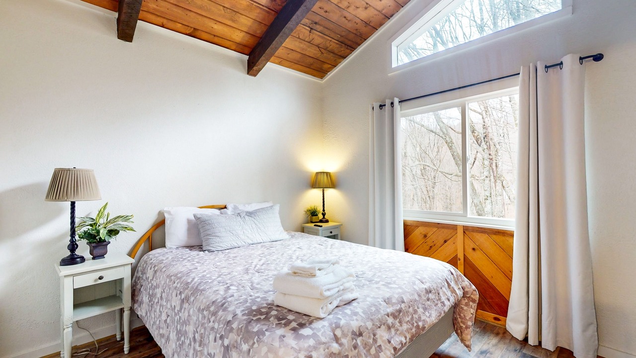Photo of Bedroom in Beech Mountain