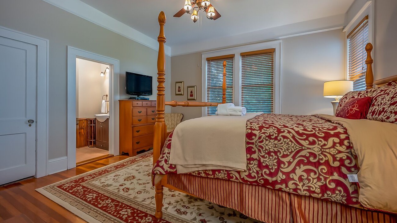 Photo of Bedroom in Hyman Heights Historic District