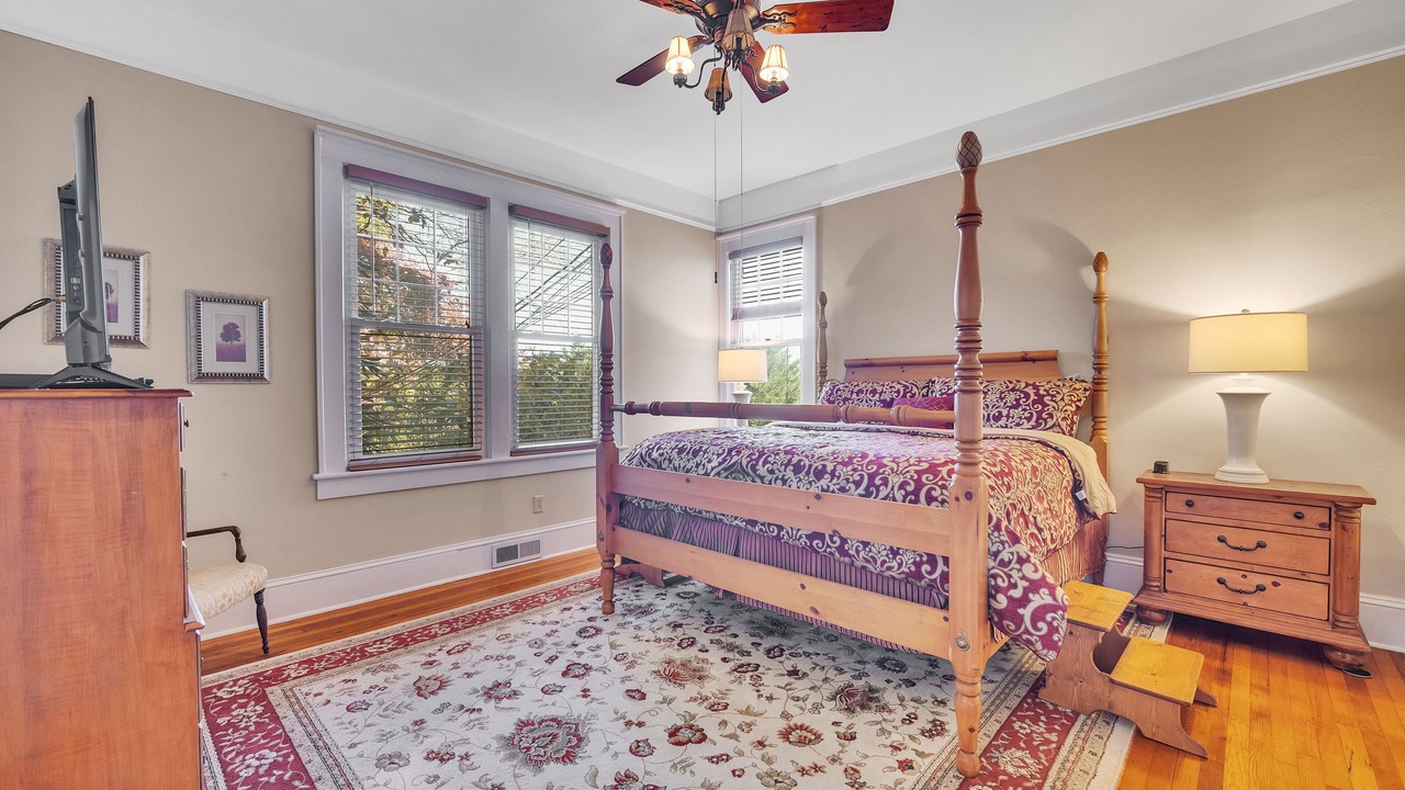 Photo of Bedroom in Hyman Heights Historic District