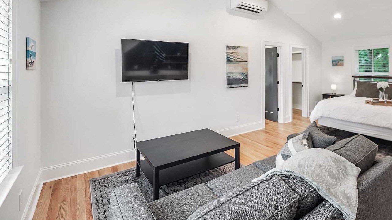 Photo of Bedroom in Villa Heights