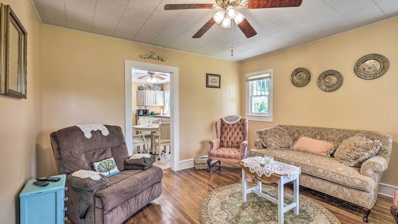 Photo of Livingroom in Bakersville
