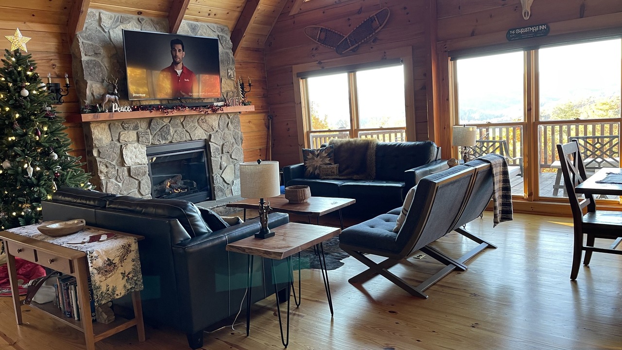 Photo of Livingroom in Lenoir