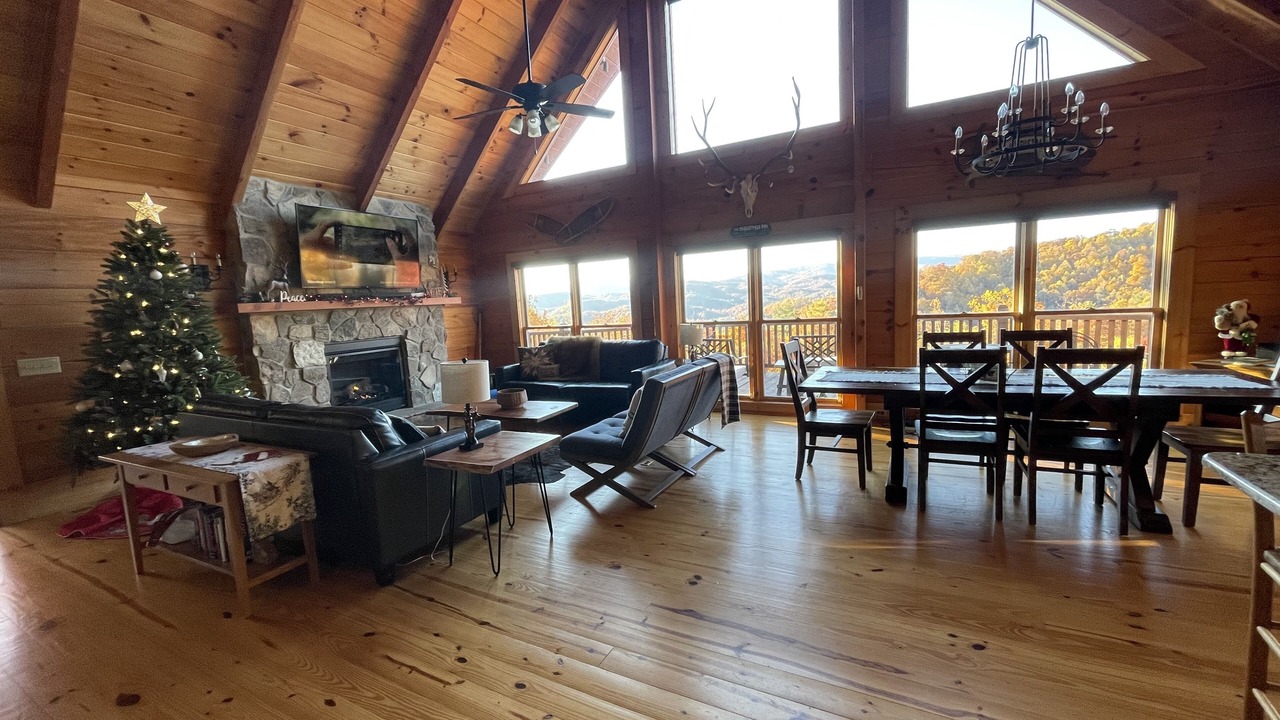 Photo of Livingroom in Lenoir