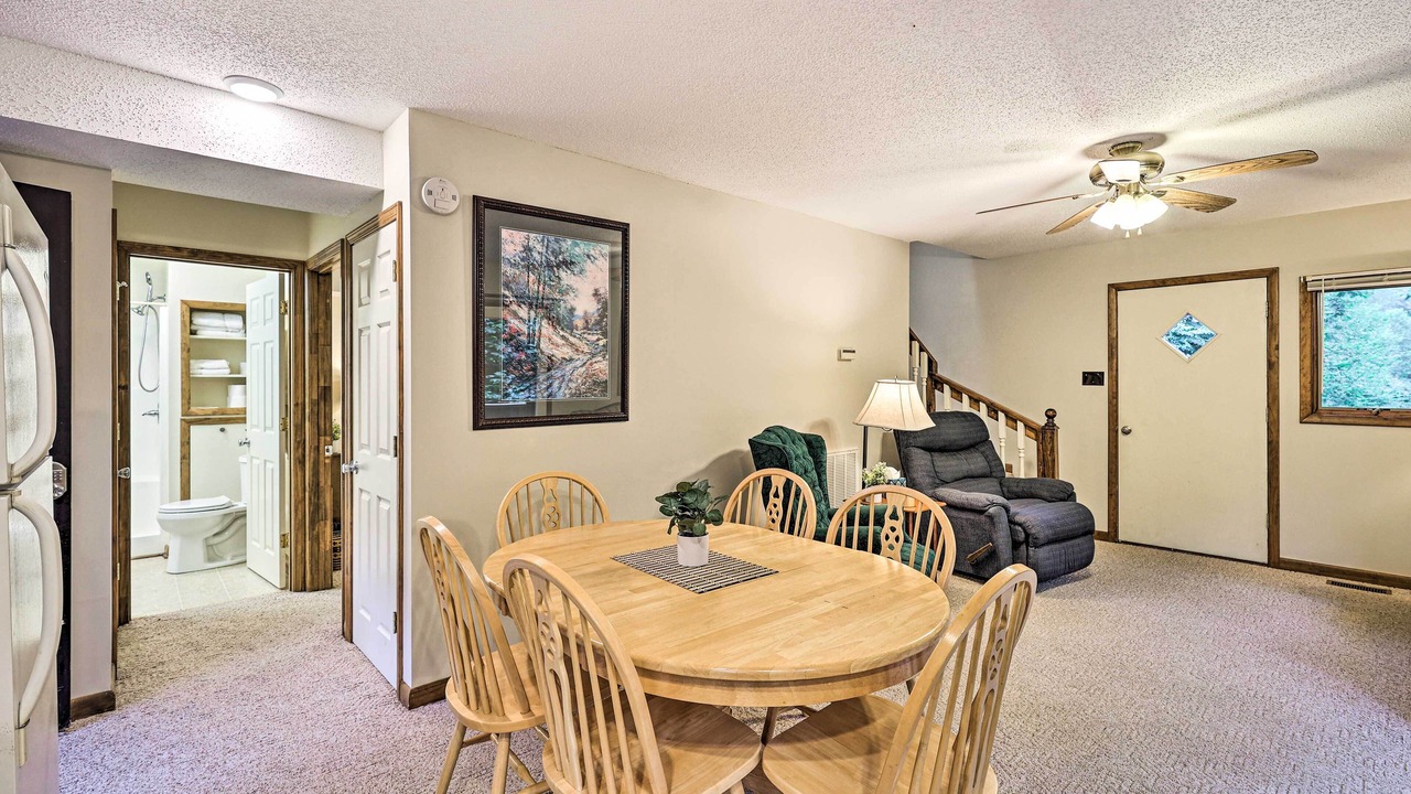 Photo of Livingroom in Roan Mountain