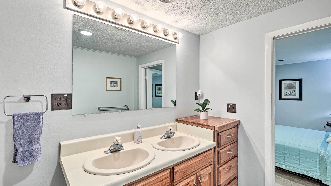 Photo of Bathroom in Roan Mountain