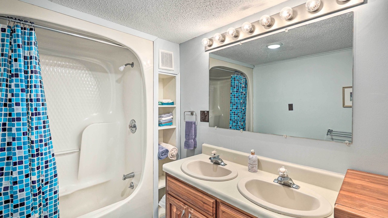 Photo of Bathroom in Roan Mountain