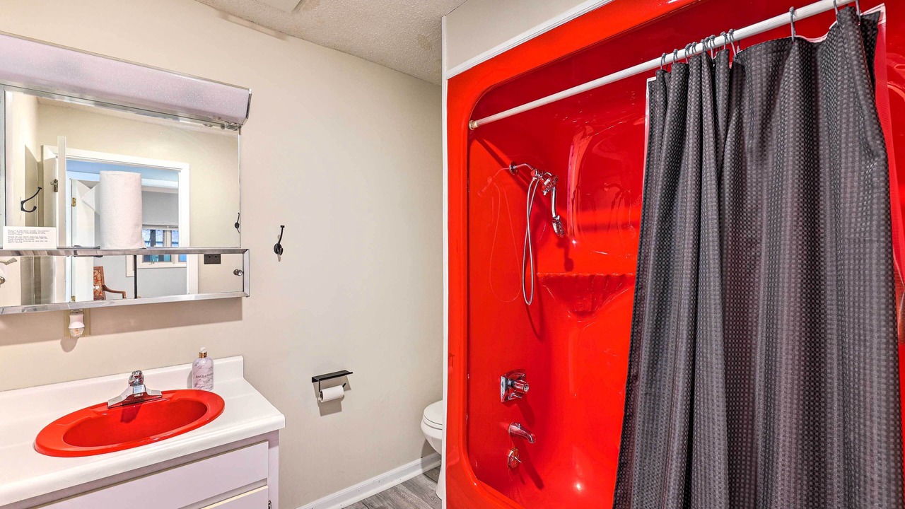 Photo of Bathroom in Roan Mountain