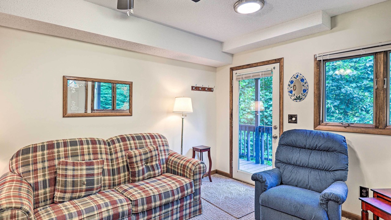 Photo of Livingroom in Roan Mountain